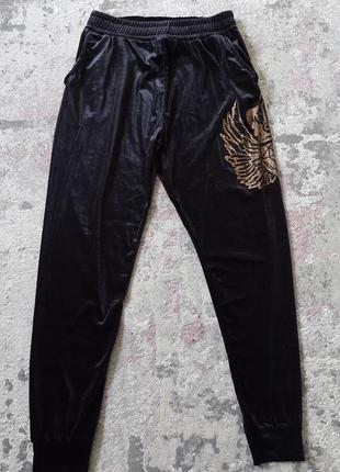 Женские чёрные велюровые штаны на манжеты, с принтом сбоку 🔹котон+эластан(размер 38-40)