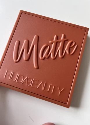 Палетка тіней huda beauty matte obsessions eyeshadow paleta