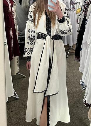 Вишите плаття , сукня