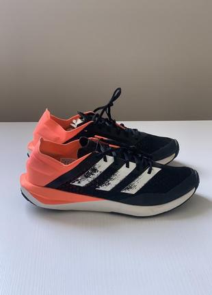 Беговые кроссовки adidas