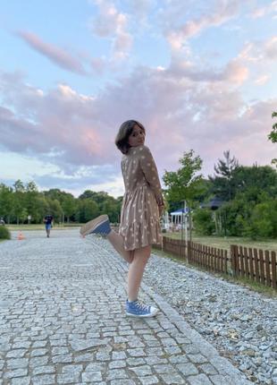 Сукня бежева в горошок