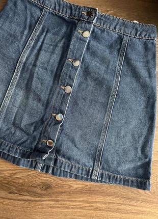 Джинсовая юбка на пуговицах