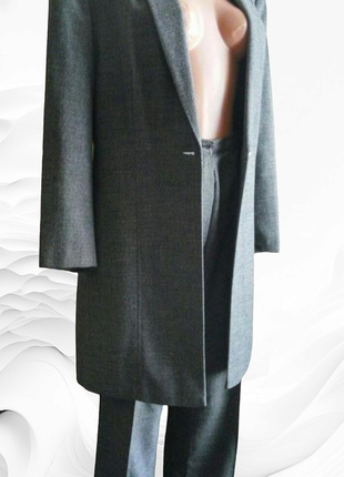 Элегантный брючный костюм. англия