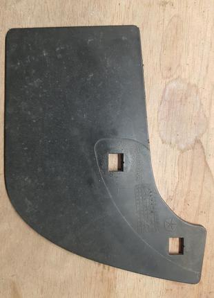 Брызговик заглушка порога 68261382aa (l) jeep cherokee kl 14-23