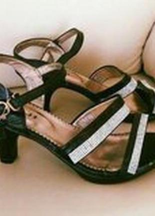 Кожаные женские босоножки распрожажа склада