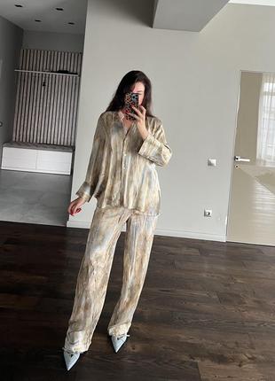 Шикарный брючный костюм zara размер l