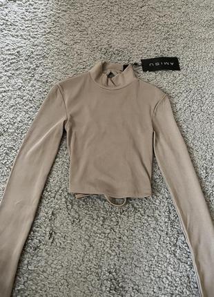 Топ з відкритою спиною