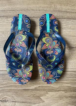 Женские шлепанцы. вьетнамки. пляжная обувь