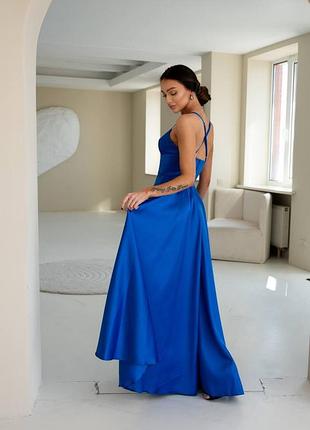 Вечернее атласное платье с разрезом2 фото