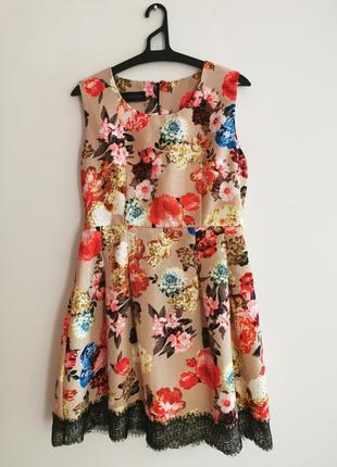 Коктейльне плаття з мереживом