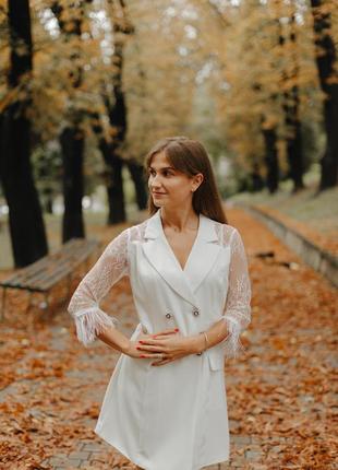 Сукня піджак з пірʼям