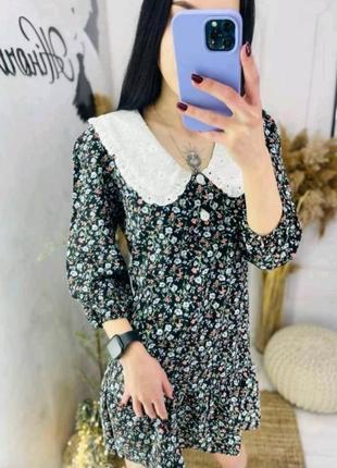 Платье с ажурным воротничком