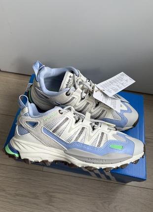 Новые белые бежевые голубые кроссовки треккинговые adidas hyperturf adventure ozweego salomon air max