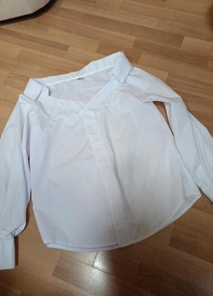 Білосніжна блуза clothing brand