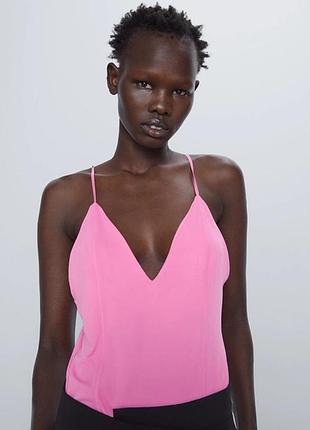 Розовый топ с тонкими бретелями в бельевом стиле от zara
