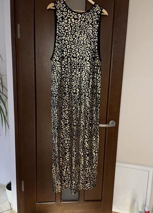 Стильна довга сукня в леопардовий принт по фігурі