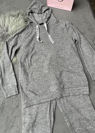 Спортивний костюм фірмовий supertrash