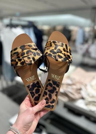 Кожаные леопардовые шлепки zara