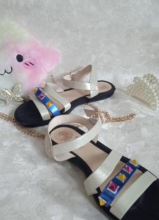 Женские босоножки