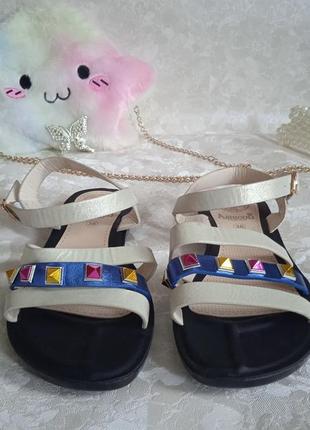 Женские босоножки