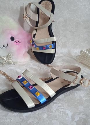 Женские босоножки