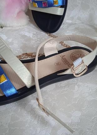 Женские босоножки