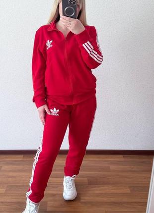 Спортивный костюм женский