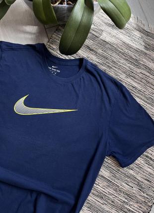 Футболка nike базова синя футболка nike з великими логотипом3 фото