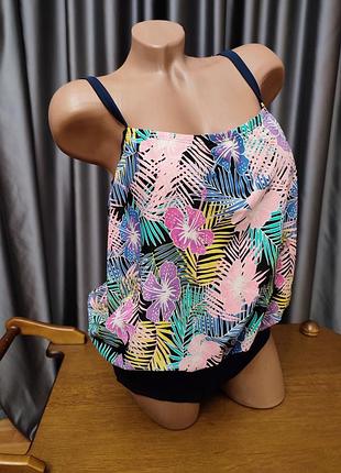 Красивый фирменный купальник