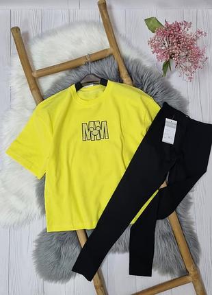 Яркий костюм, футболка и лосины