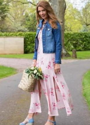 Літнє плаття на ґудзиках h&m з високими розрізами з боків.