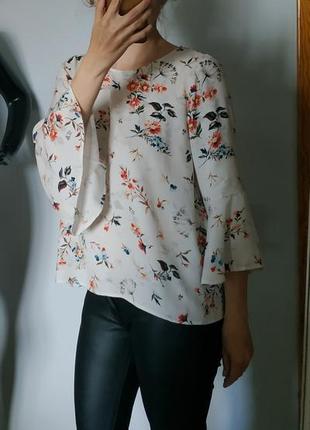 Летняя актуальная блуза рукава воланы