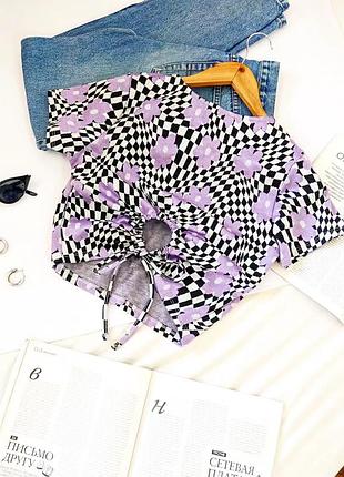 Трикотажный кроп-топ/топ/кроп-топ в цветочки💐💜 с вырезом на спинке primark, на р. s 💔