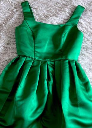 Яркое атласное зеленое платье topshop