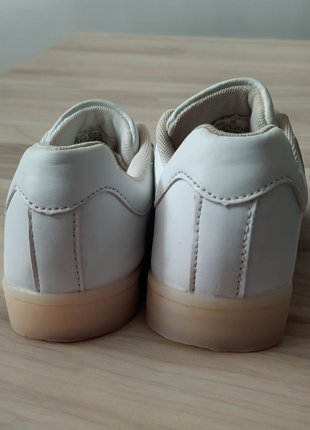 Білі кросівки р.33(устілка 21 см)4 фото