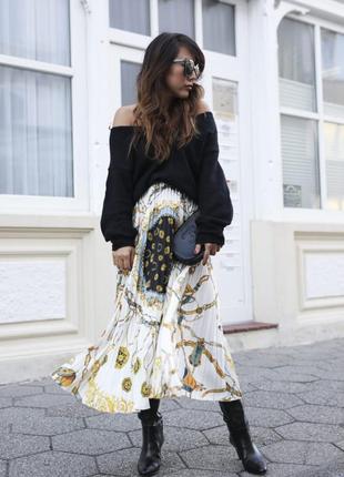 Zara woman spain. размер m. оригинал новинка  орнамент принта редкая плисированная шикарная
