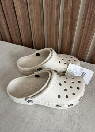 Крокси жіночі crocs classic бежевого кольору