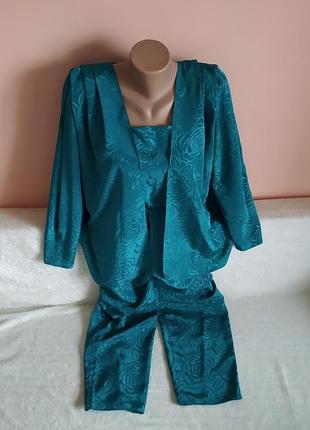 Красивый костюмчик с комбинезоном с карманами р. 36.