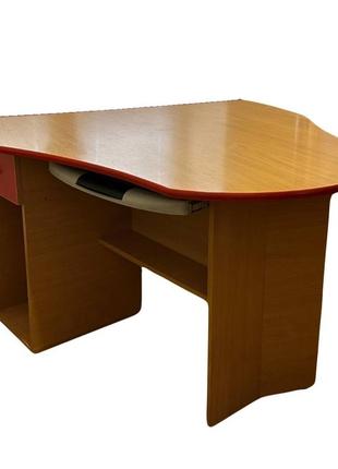 Дизайнерський стіл одразу для двох діток