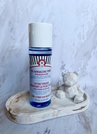 Безспиртовий тонік із саліциловою кислотою first aid beauty oil-minimizing toner