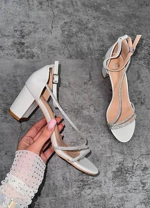 Босоніжки, екошкіра