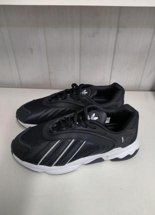 Кроссовки мужские, черные adidas, на шнурках.и-5812.
размеры:41-46.
ціна-1300грн