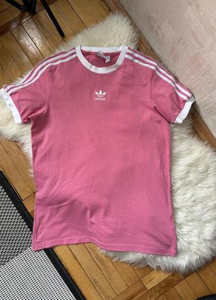 Базовая розовая футболка adidas 21 года коллекция