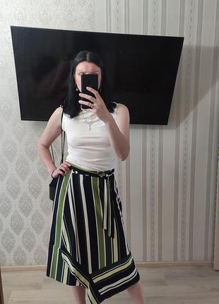 Стильная юбка, идеальная посадка, ассиметричный подол, крутая расцветка.