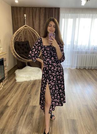 Платье с разрезом длинное черное розовое фиолетовое в цветочки платье