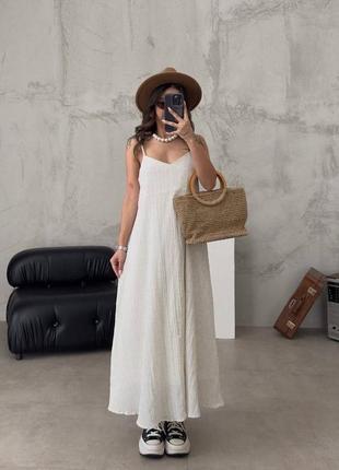 Легка та ніжна сукня