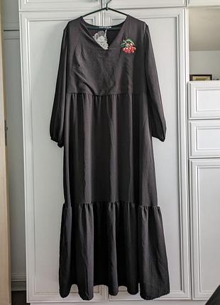 Сукня жіноча з вишивкою