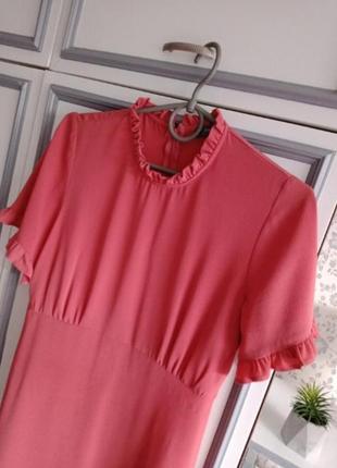 Маленькое, коралловое платьице.