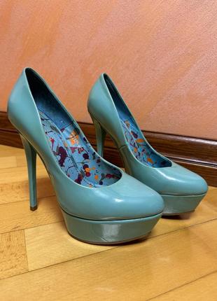 Туфлі на каблуку