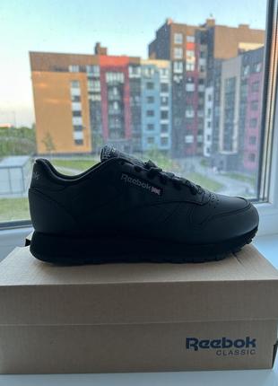 Новые кроссовки оригинал reebok classic.